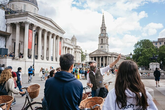 Private Royal London Bike Tour with pub & street art - St James’s Park, Horse Guards, and Buckingham Palace