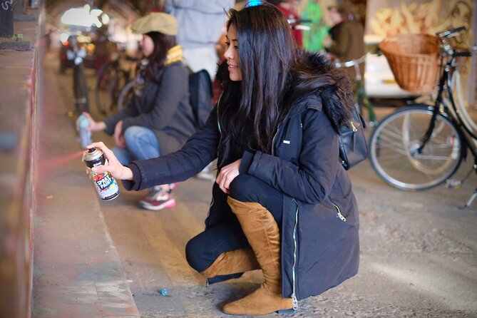 Private Royal London Bike Tour with pub & street art - A pint at the Lamb & Flag