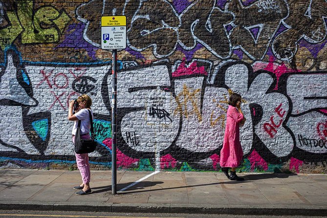 Private Shoreditch Street Photography Workshop - Reviewing Your Images with Lou Smith
