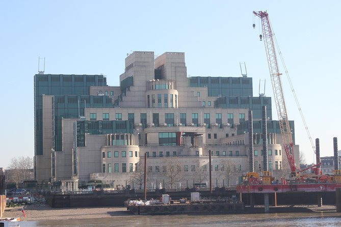 Private Spy Walking Tour of London - Waterloo Bridge and the poisoned umbrella