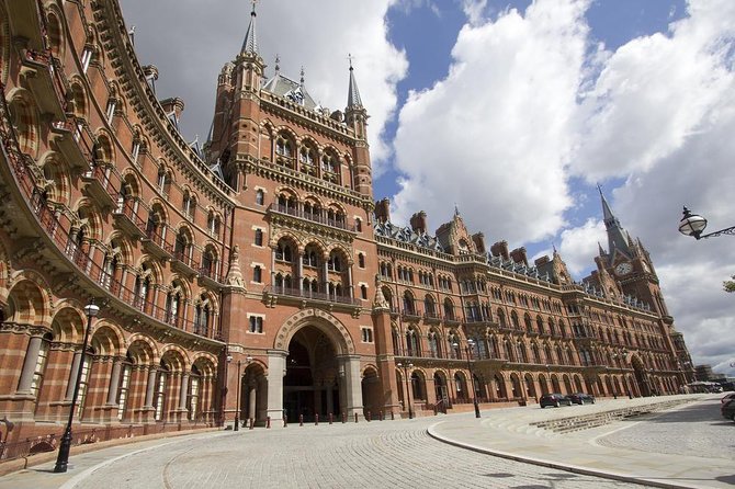 Private Tour: Downton Abbey London Locations by Taxi - St. James’s clubs, clothing shops, and the social divide