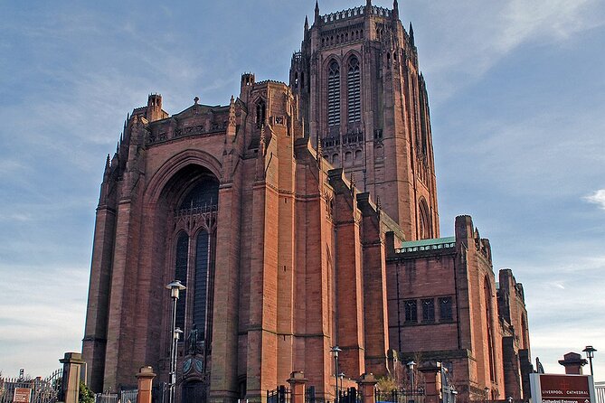 Private Tour in Liverpool – History, Football, Views & Local Beer - Local beer and pizza finish the day