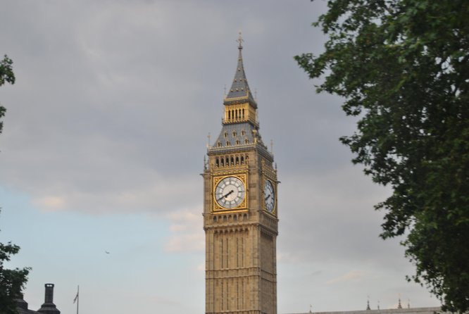 Private Tour of Harry Potter locations in London - Taking a double-decker bus toward Gringotts