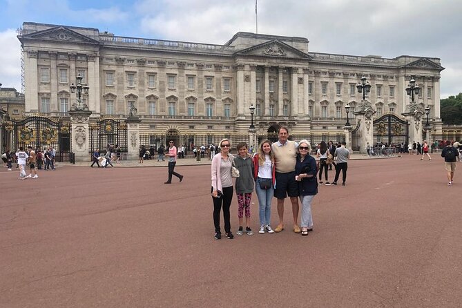 Private Tour: The London of Shakespeare, the Beatles, James Bond and Sherlock Holmes by Traditional Black Cab - Why a black cab works so well in London