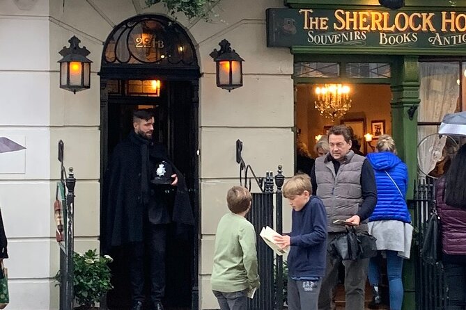 Private Tour: The London of Shakespeare, the Beatles, James Bond and Sherlock Holmes by Traditional Black Cab - Shakespeare’s Globe and the Bard’s London