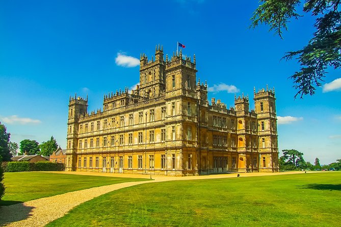 Private Tour to Stonehenge and Highclere Castle (Downton Abbey) - The drive to Highclere and the lunch compromise