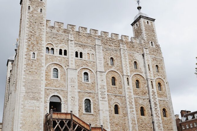 Private Tour: Tower of London with Private Guide - Ravens, armour, towers, and darker stories