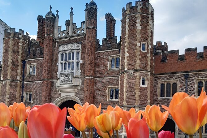 Private tour with an accredited expert guide Hampton Court Palace - Why a private guide changes Hampton Court