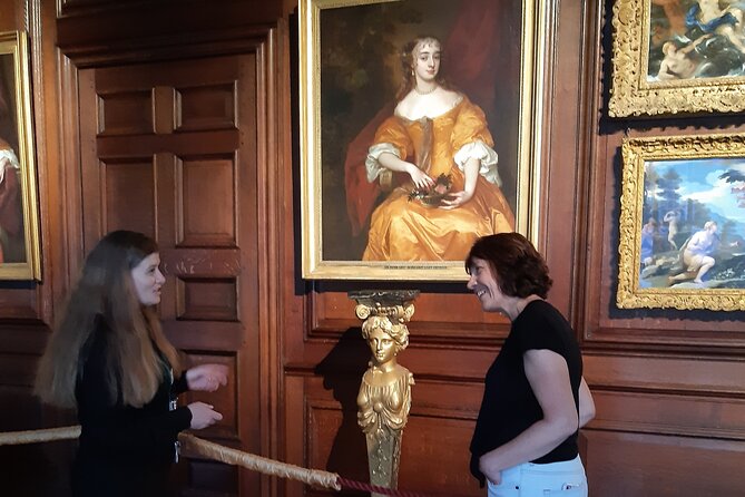 Private tour with an accredited expert guide Hampton Court Palace - The Baroque palace of William III and Mary II