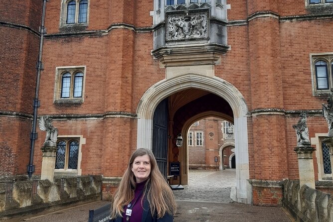 Private tour with an accredited expert guide Hampton Court Palace - What the $345.84 group price really buys