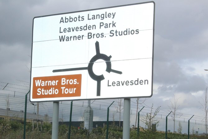 Private Transfer: Central London to Harry Potter Warner Bros Studio in Leavesden - What this service actually provides