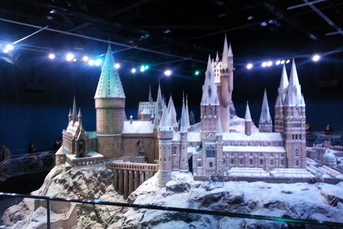 Private Transfer: Central London to Harry Potter Warner Bros Studio in Leavesden - Luggage, children, and practical limits