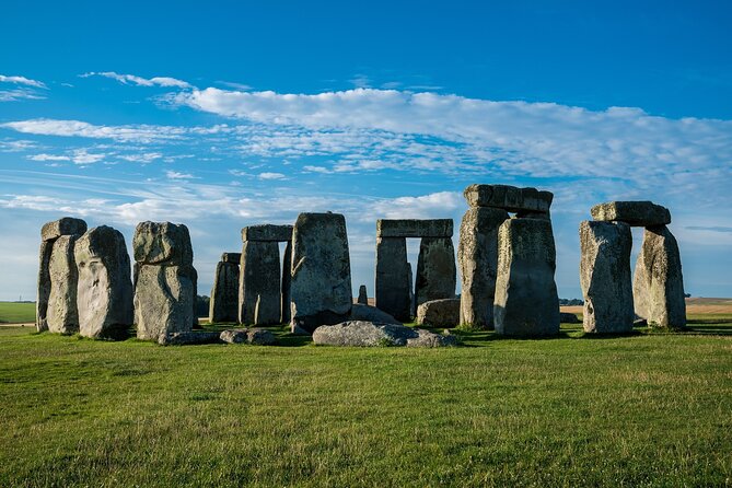 Private Transfer from London to Southampton with Stonehenge Stop - Leaving Central London in a private cab