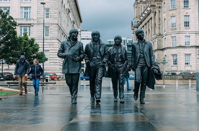 Private Transfer: Liverpool to Manchester Airport MAN by MB Sedan - What the private MB sedan means for you