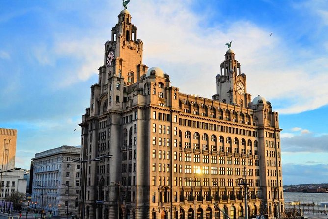 Private Transfer: Liverpool to Manchester Airport MAN by MB Sedan - The 20-minute waiting period matters