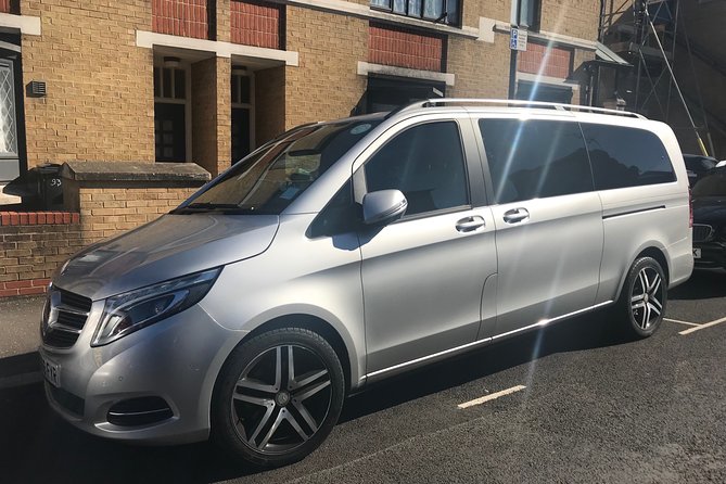 Private Transfers From London to Heathrow Airport - Meeting your driver in the hotel lobby