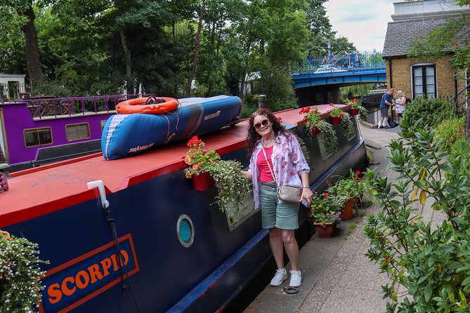 Private Ultimate London Taxi Tour - Camden Market, music, and Dickens