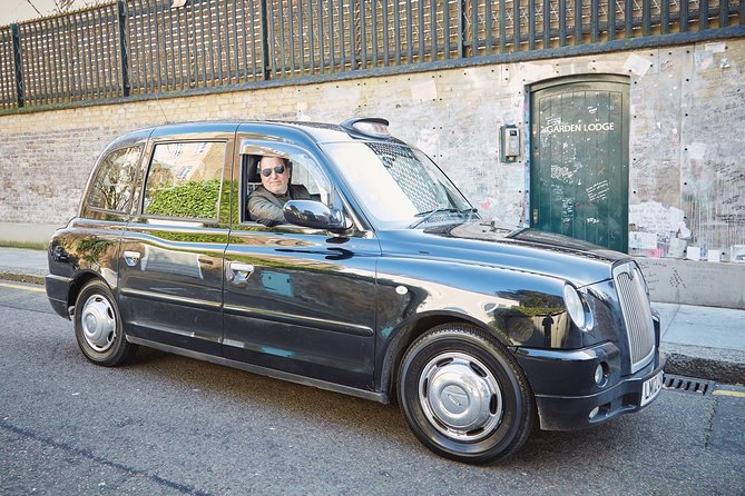 Rock Cab Tours presents Music Legends Private Taxi Tour of London - Piccadilly Circus and The Beatles’ final live performance