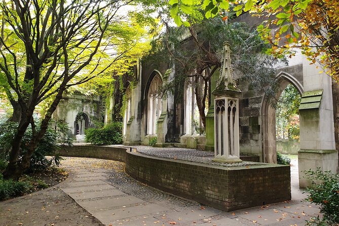 Roman Ruins to Blitz Bombings: A Walking Tour of London's Fiery History - The Monument and the Great Fire of 1666