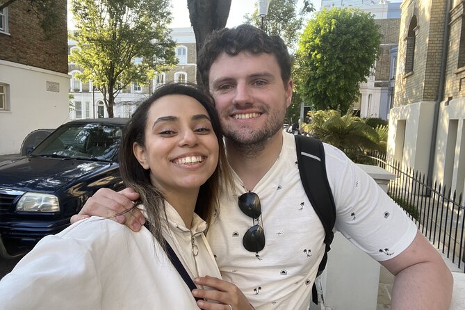 Romantic Notting Hill: Self-Guided Love Story Puzzle Walk - Sarm Music Village and the blue door