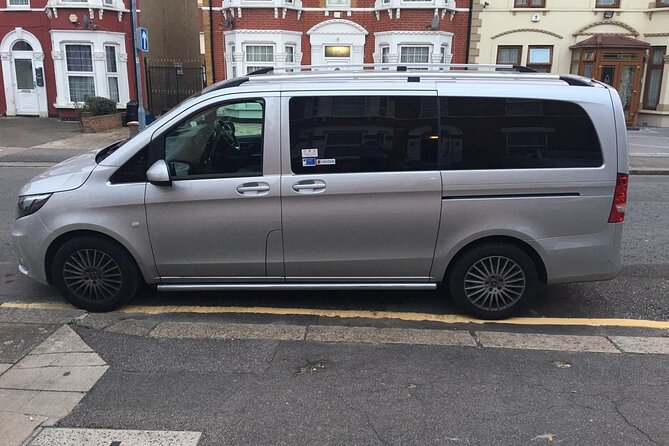 Round Trip Taxi Transfer - Luton Airport To & From London - Who should book this private transfer?