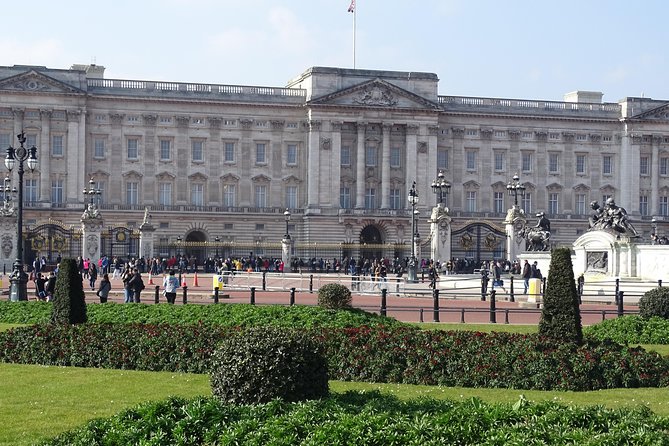 Royal Tour of St James', Parks, Palaces and Royal intrigue - Why this small St James’s tour works well