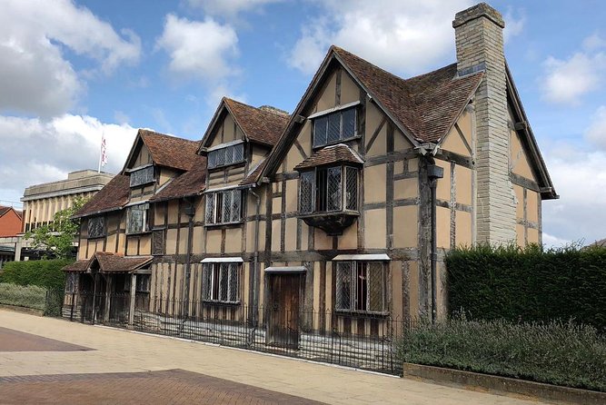 Royal Windsor Cotswold & Shakespeare Country in Executive Vehicle Private Tour - Should you book this London private tour?