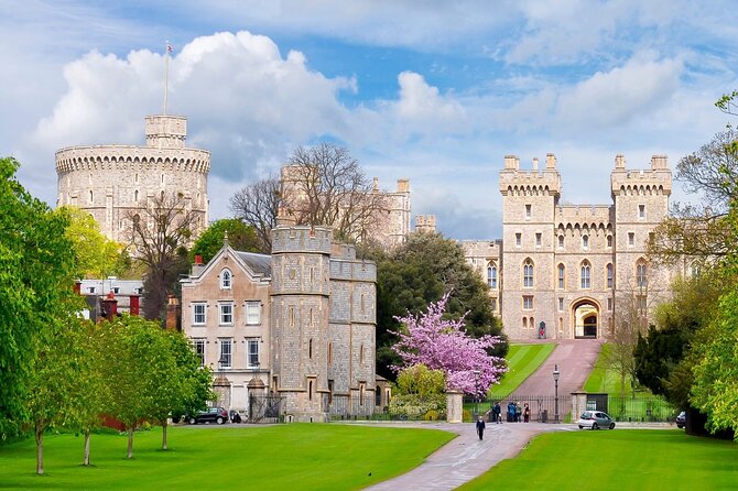 Royal Windsor & Stonehenge Private Tour - St George’s Chapel and the Sunday closure