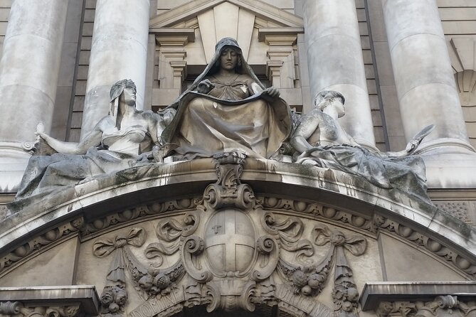 Secret Old London Guided Walking Tour - Guildhall and the Roman amphitheatre