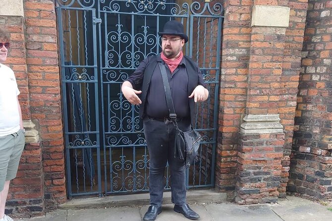 Shadows of York: Ghost Walk and Horrible History. - Which guide style will suit you?
