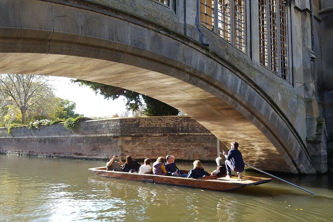 Shared Guided Punting Tour of Cambridge - King’s College Chapel and the Mathematical Bridge
