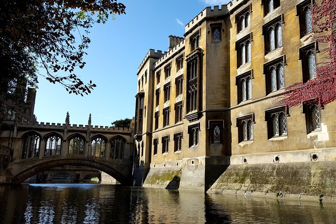 Shared Guided Punting Tour of Cambridge - Guides make the difference
