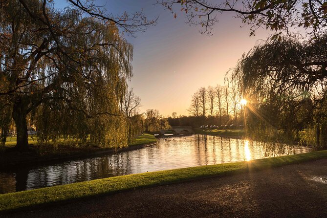 Shared Guided Punting Tour of Cambridge - Magdalene College and Cambridge’s oldest bridge