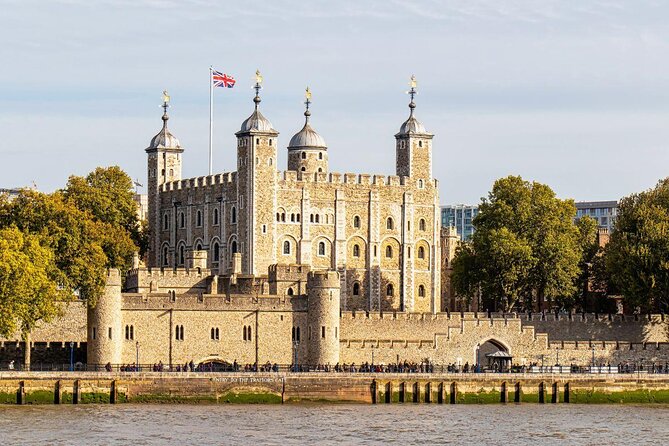 Skip the Line Tower of London & Westminster Tour and River Cruise - Buckingham Palace and the changing guards