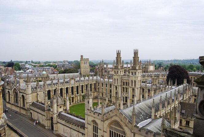 Social Distancing Specialised Oxford University Walking Tour With Student Guides - Five things to know before you book