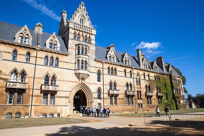 Social Distancing Specialised Oxford University Walking Tour With Student Guides - Sheldonian Theatre, All Souls, and the Radcliffe Camera