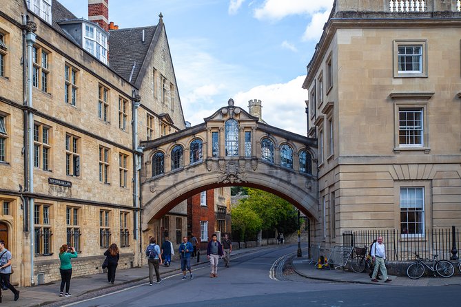 Social Distancing Specialised Oxford University Walking Tour With Student Guides - Starting at 5 Broad Street with Balliol College