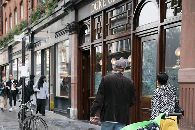 Soho Music & Historic Pubs Tour - Why the small group matters