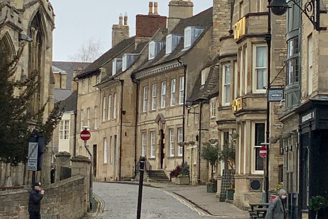 Stamford Town Guided Tours - The Eleanor Cross sculpture and a royal memorial