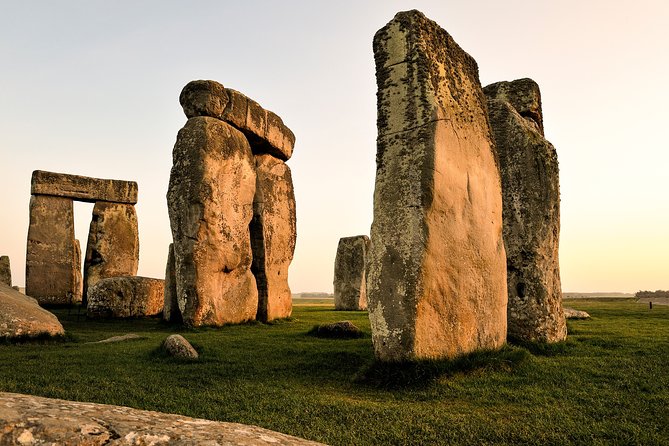 Stonehenge and Bath Day Trip from London with Optional Roman Baths Visit - Guides, drivers, and the group experience