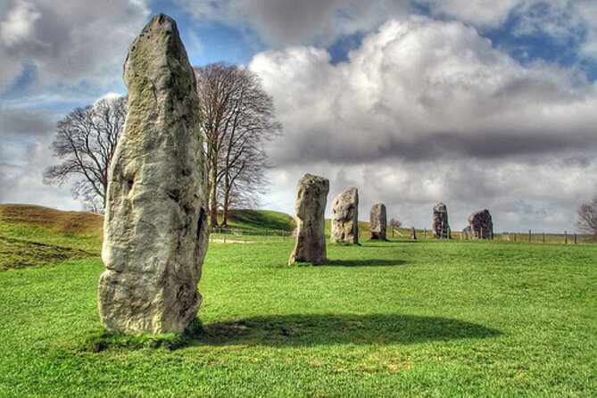 Stonehenge and The Stone Circles of Avebury Day Trip from London - The guides shape the whole day