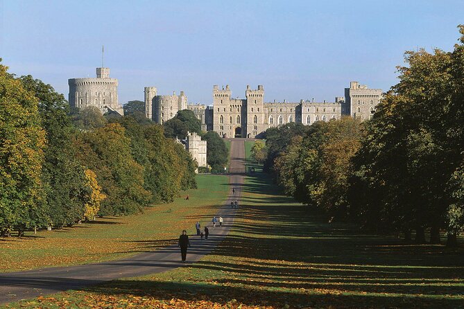 Stonehenge and Windsor from London - The guide can shape the entire day