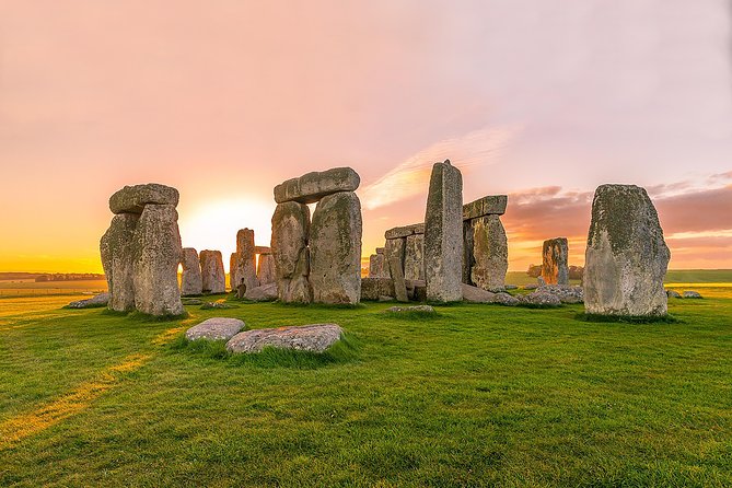 Stonehenge, Avebury & the Cotswolds from Bath (Small group) - Key points at a glance