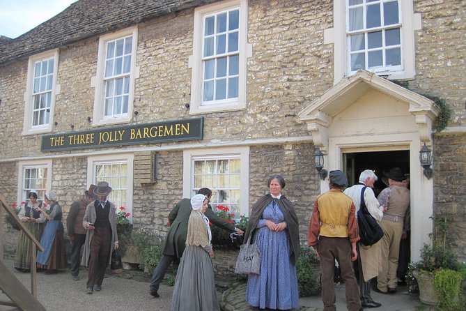 Stonehenge, Avebury & the Cotswolds from Bath (Small group) - The small vehicle and guide style