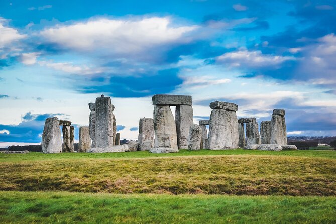 Stonehenge & the Cotswolds Including Admission from Bath - Stonehenge: two hours with Britain’s great mystery