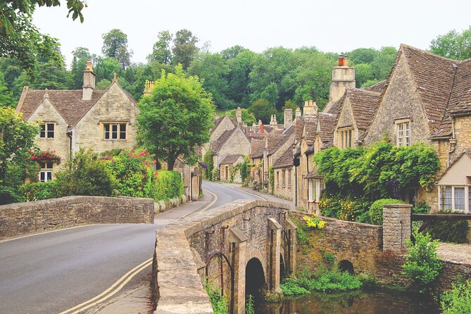 Stonehenge & the Cotswolds Including Admission from Bath - Avebury: a more open stone-circle experience