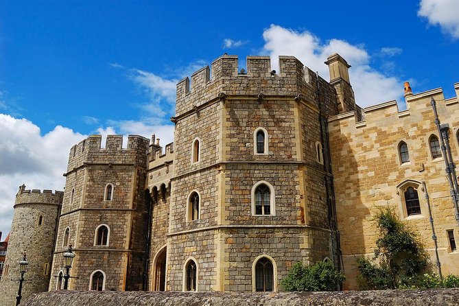 Stonehenge, Windsor Castle and Bath with Pub Lunch in Lacock - Lacock: the day’s most relaxed stop
