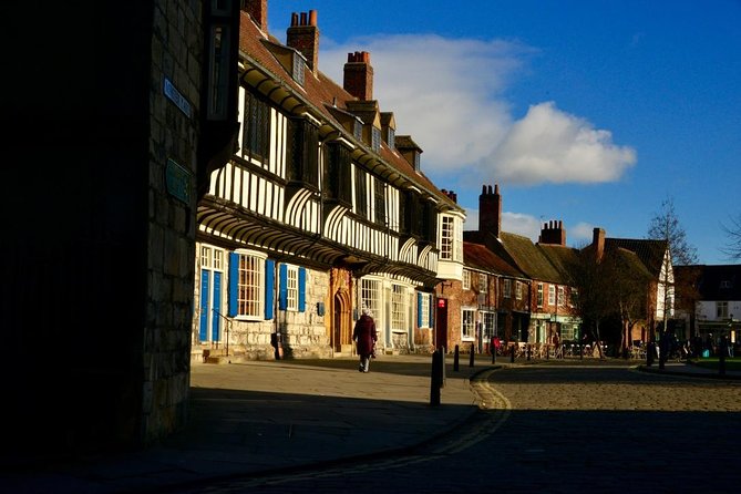 The Best of York on Foot in a Small Group - Stonegate and York’s snickelways