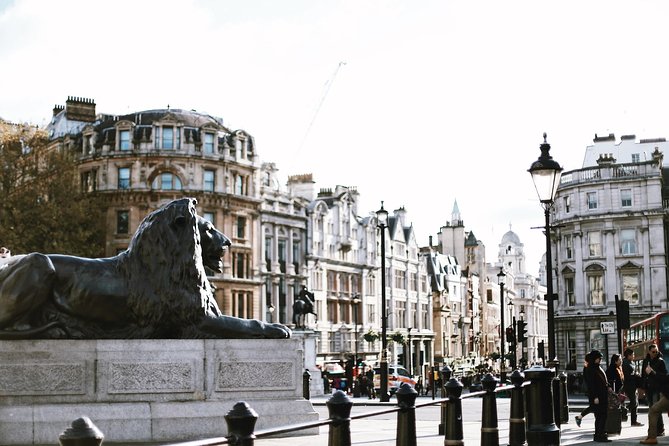 The Changing of the Guard - Exclusive Guided Walking Tour - St. James’s Park and the royal residences