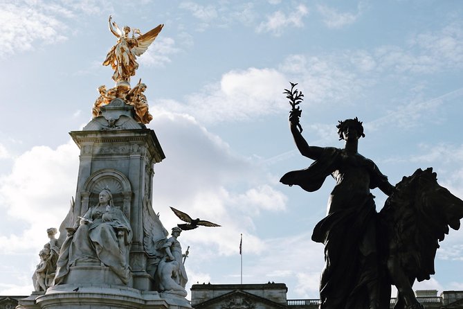 The Changing of the Guard - Exclusive Guided Walking Tour - Trafalgar Square and Nelson’s Column